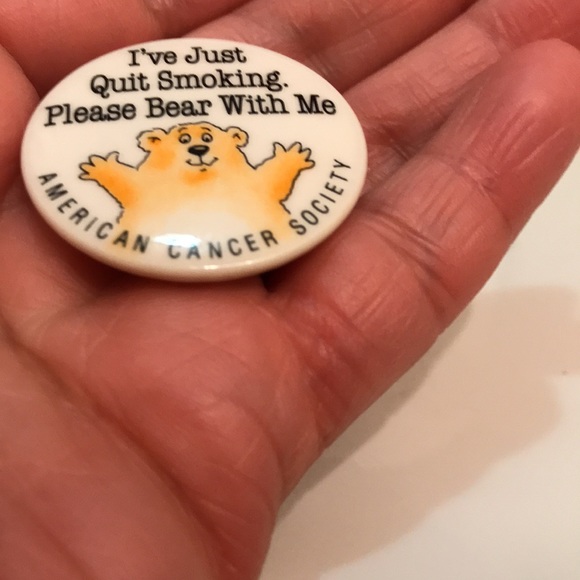 ⚡️FINAL PRICE⚡️ VTG I’ve Just Quit Smoking Bear w/ me Pin - Picture 4 of 4